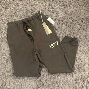 NWT 1977 Cuffed Essentials Fear of God Joggers in Dark Gray (Color Stone) XS